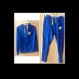 Nike Zip up HOODIE and PANTS SET Size S